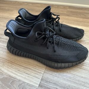 Yeezy Boost 350 V2 Black